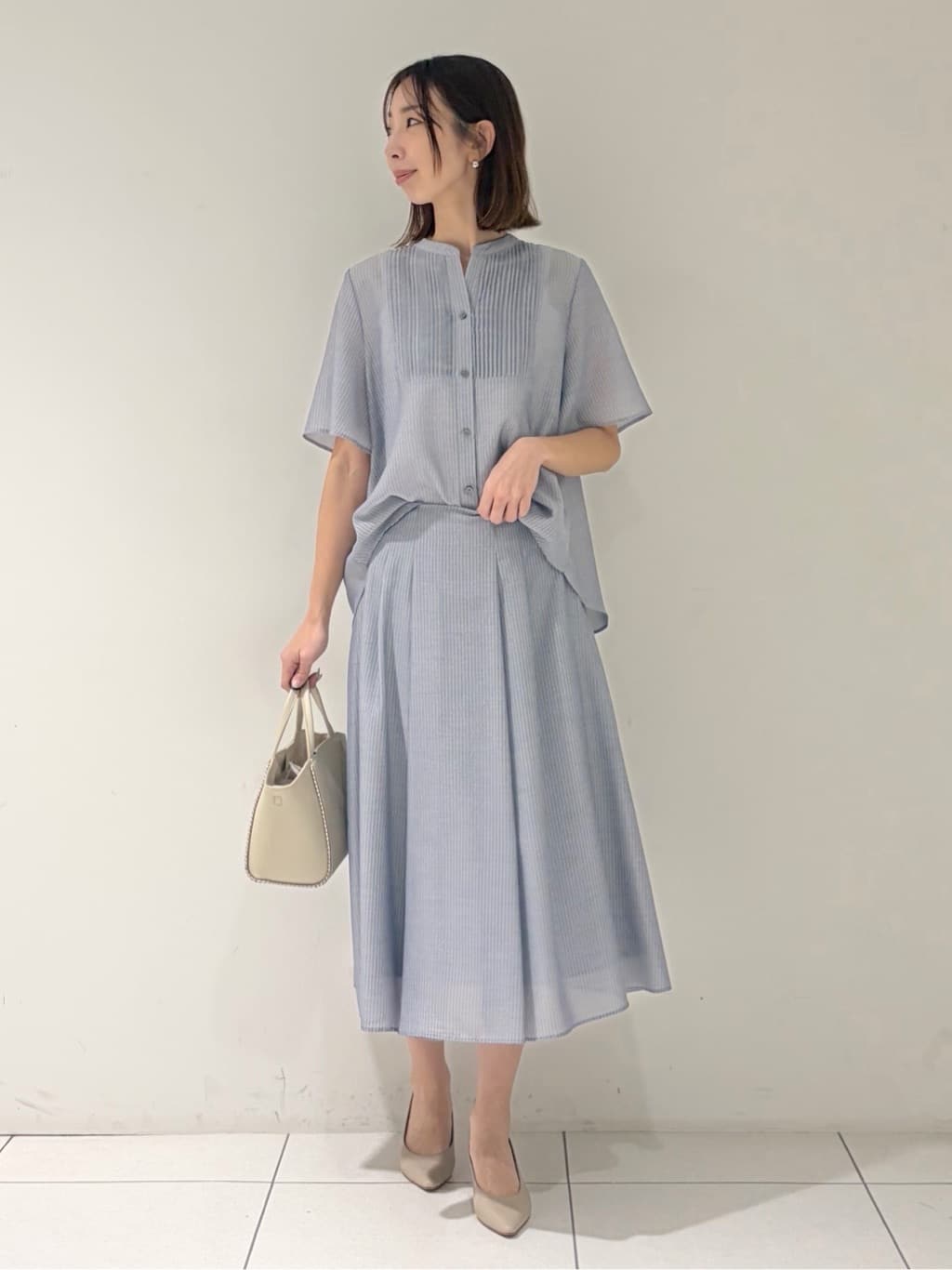 shioriさんの「INDIVI｜【UVケア】着流しミドル丈カーディガンジャージ」を使ったコーディネート