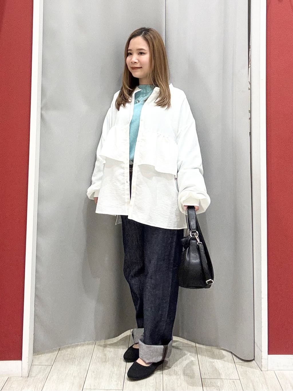 shioさんの「SHOO･LA･RUE｜【S-LL】程よい甘さが魅力 ギャザー切り替えフリルシャツ」を使ったコーディネート