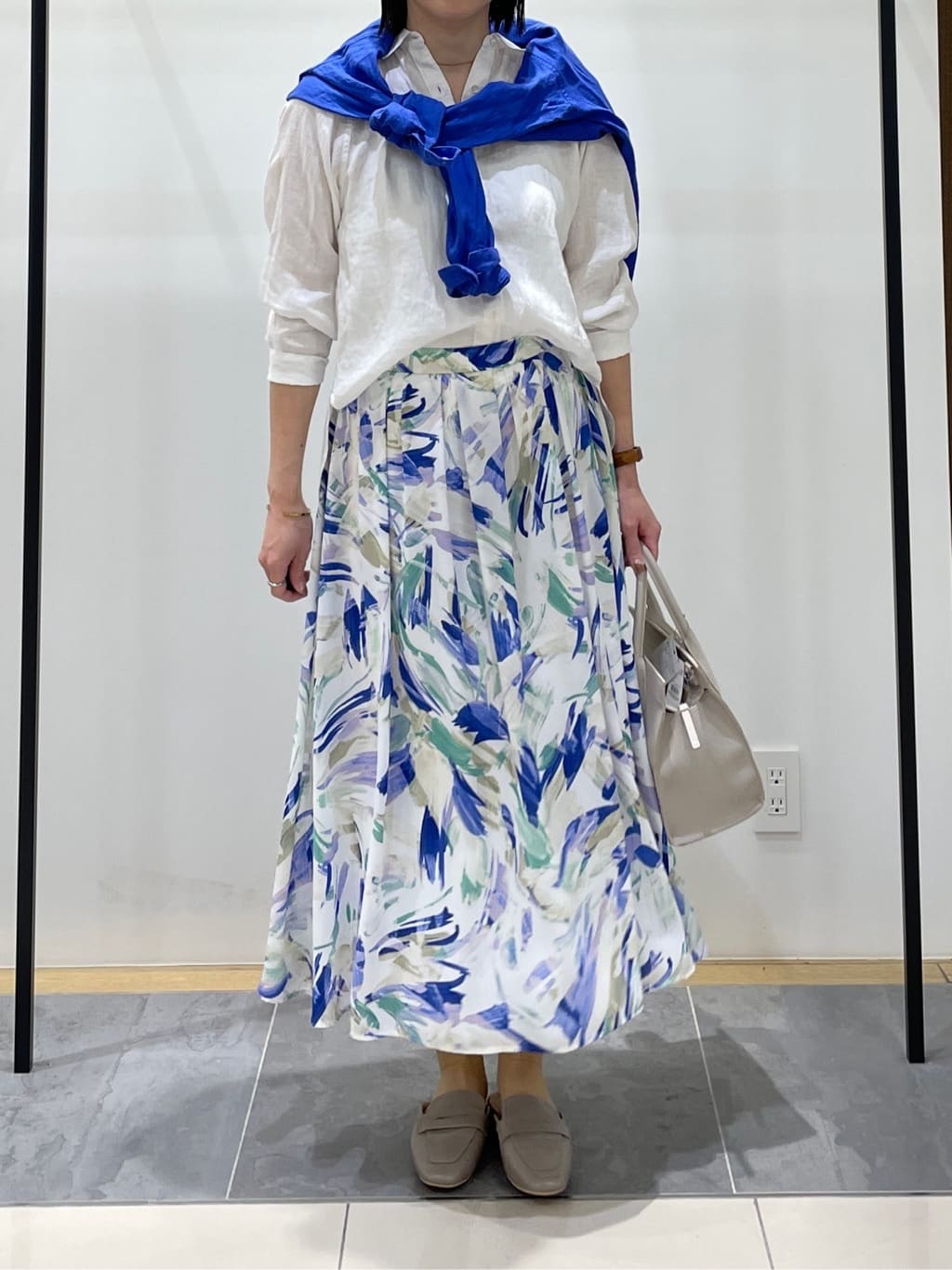 shihoさんの「INDIVI｜【接触冷感／2WAY】カシュクールリネンシャツ」を使ったコーディネート