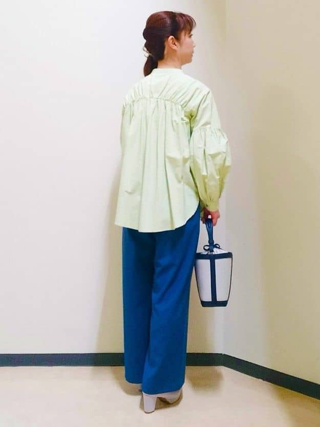 花さんの「Reflect｜ドライタッチストレートワイドパンツ」を使ったコーディネート