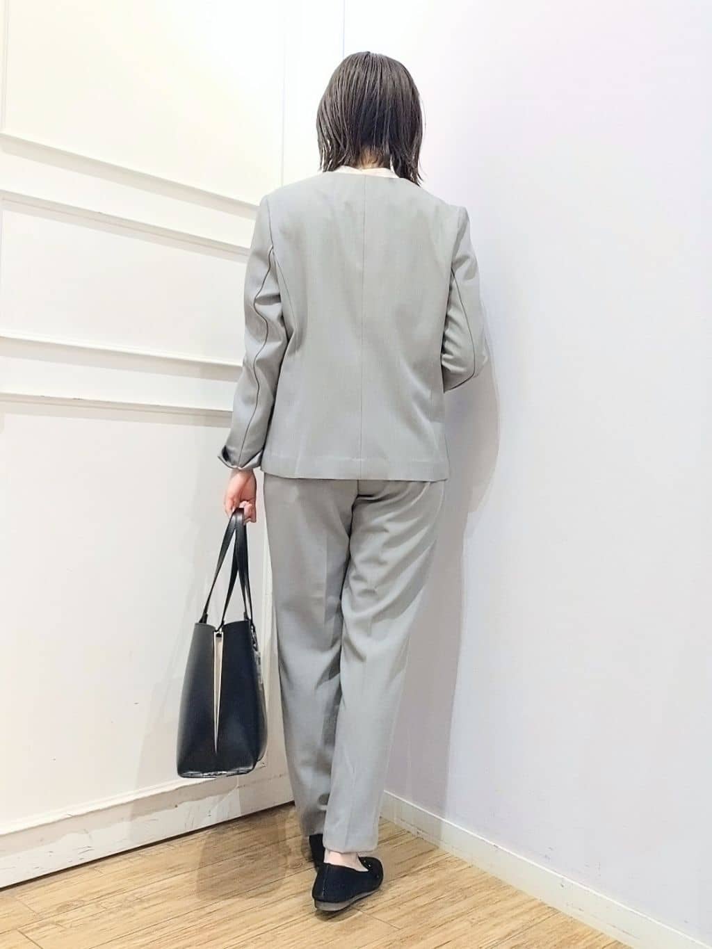 miomioさんの「SHOO･LA･RUE｜【SS-LL/洗濯機可/UV】洗濯後しわになりにくい 2タックテーパードパンツ」を使ったコーディネート