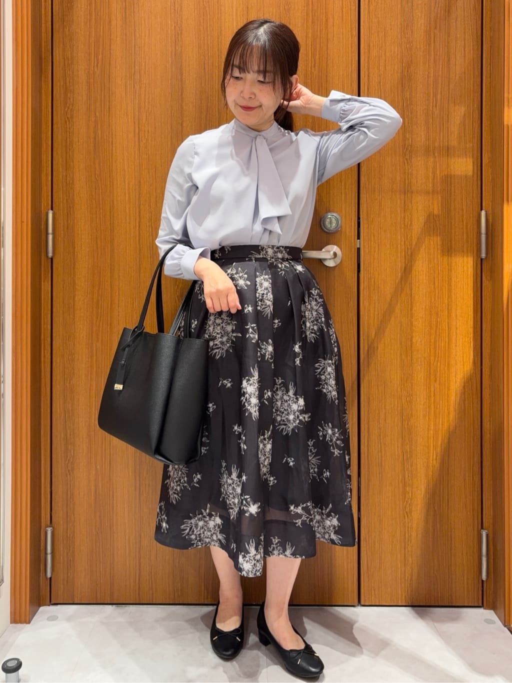 アスカさんの「index｜アシンメトリーボウタイブラウス【洗濯機OK／イージーアイロン／防シワ】《XS～LL》」を使ったコーディネート