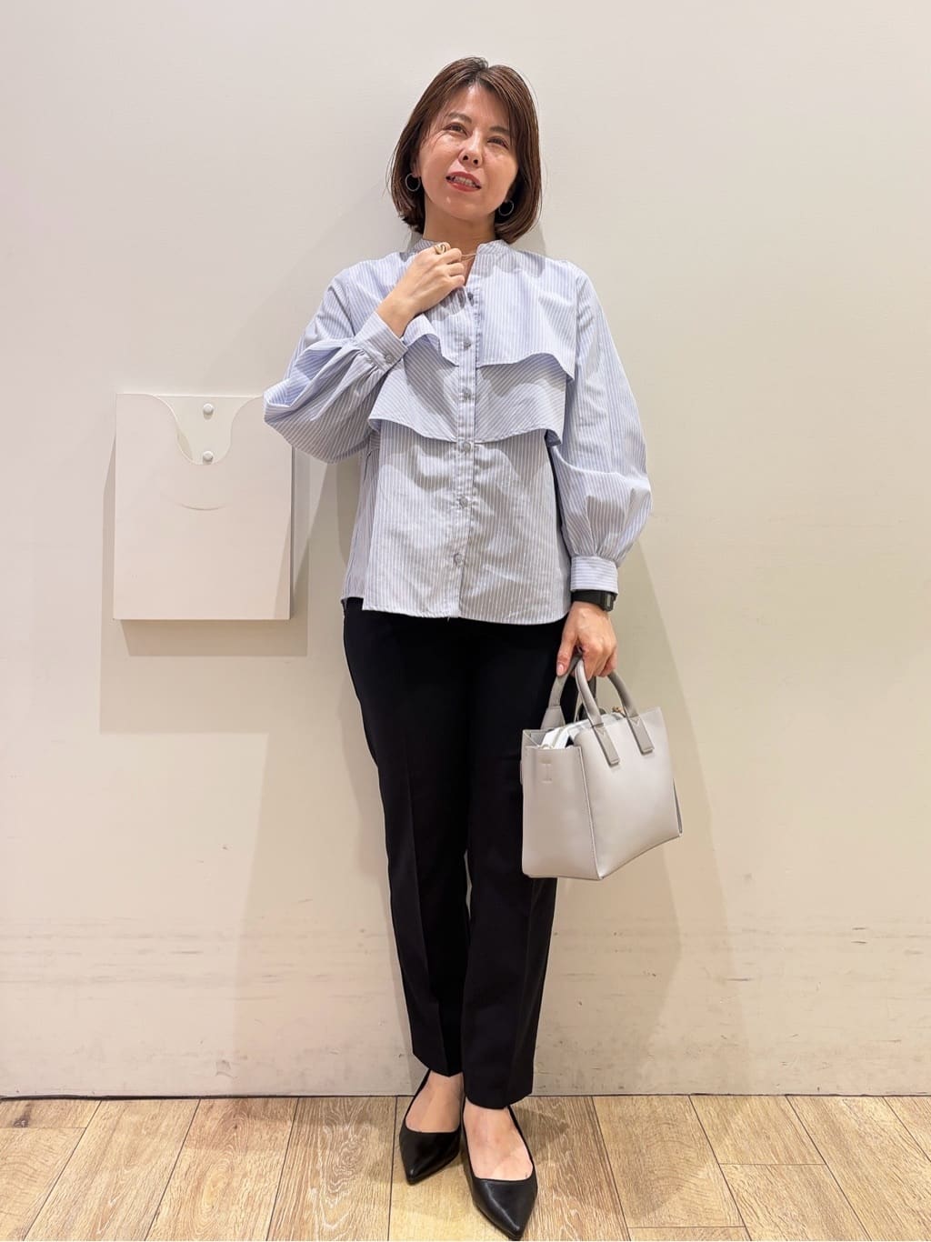 YUKOさんの「index｜フリルキーネックシャツ【洗濯機OK／イージーアイロン／防シワ】《XS～LL／7col》」を使ったコーディネート