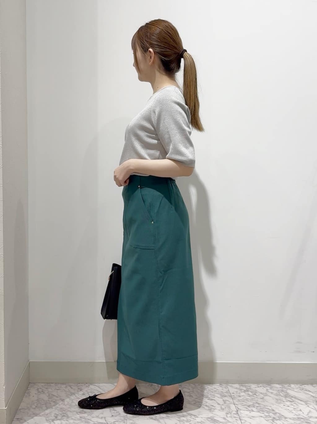 しかっちさんの「grove｜【シリーズ累計36万枚/UVカット・ひんやり・洗濯機OK】やわらかドライタッチ 五分袖クルーネックニ」を使ったコーディネート