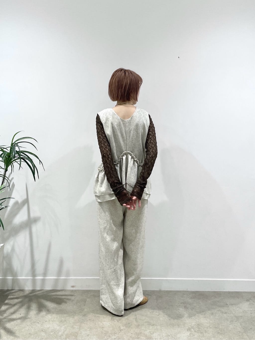 mikuさんの「INDIVI｜【一部店舗限定】バックオープンレースカットソー」を使ったコーディネート