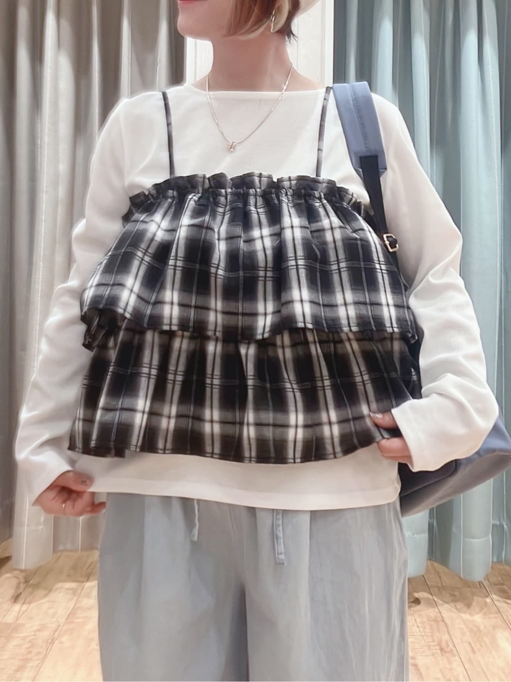 aaamiさんの「SHOO･LA･RUE｜【2点セット】チェック柄フリルキャミビスチェ&times;テレコロンT」を使ったコーディネート
