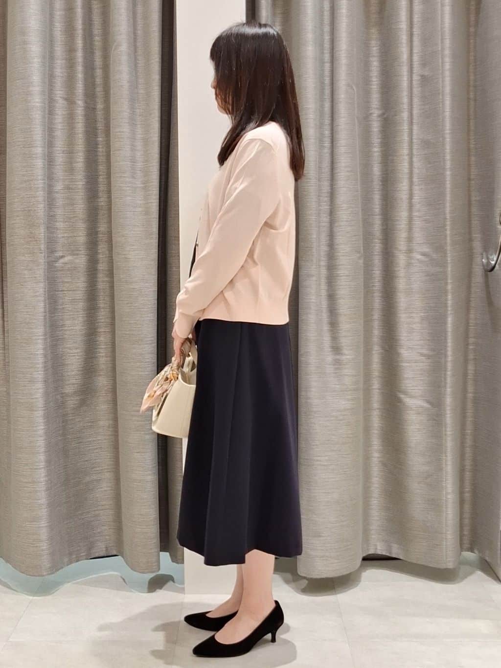 YuKaRiさんの「UNTITLED｜◆【アンサンブル可/洗える】クルーネックニットカーディガン」を使ったコーディネート