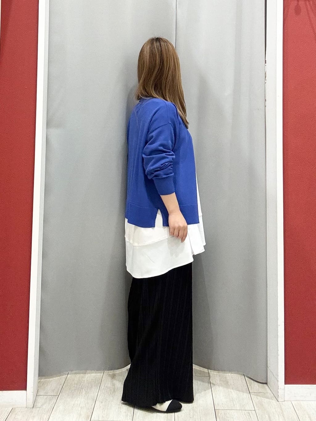 shioさんの「SHOO･LA･RUE｜【洗濯機可/UV】さらっとしたタッチが心地よい ショート丈 Vネックカーディガン」を使ったコーディネート