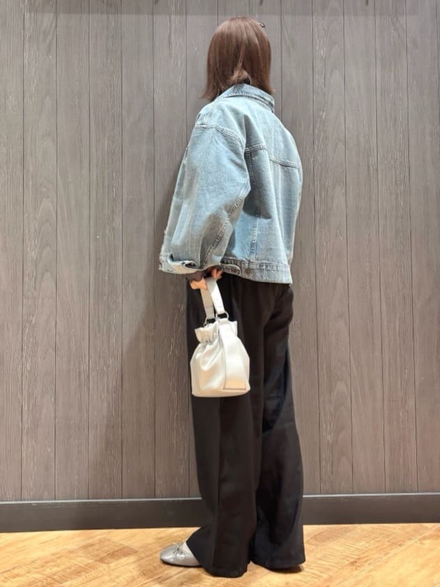 meiさんの「SHOO･LA･RUE｜【SHOO・LA・RUE DENIM】羽織るだけでこなれる　オーバーサイズデニムジャケット」を使ったコーディネート