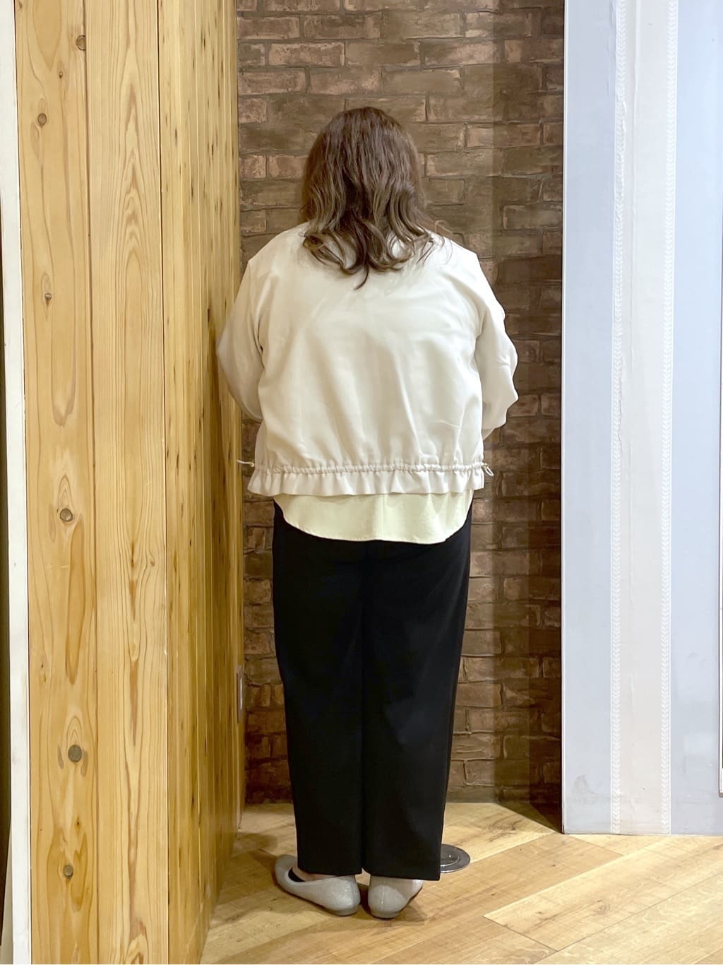 Risaさんの「SHOO･LA･RUE｜【軽量/高レビュー】見た目よりもたっぷり入る ふわっと軽い3層ショルダー」を使ったコーディネート