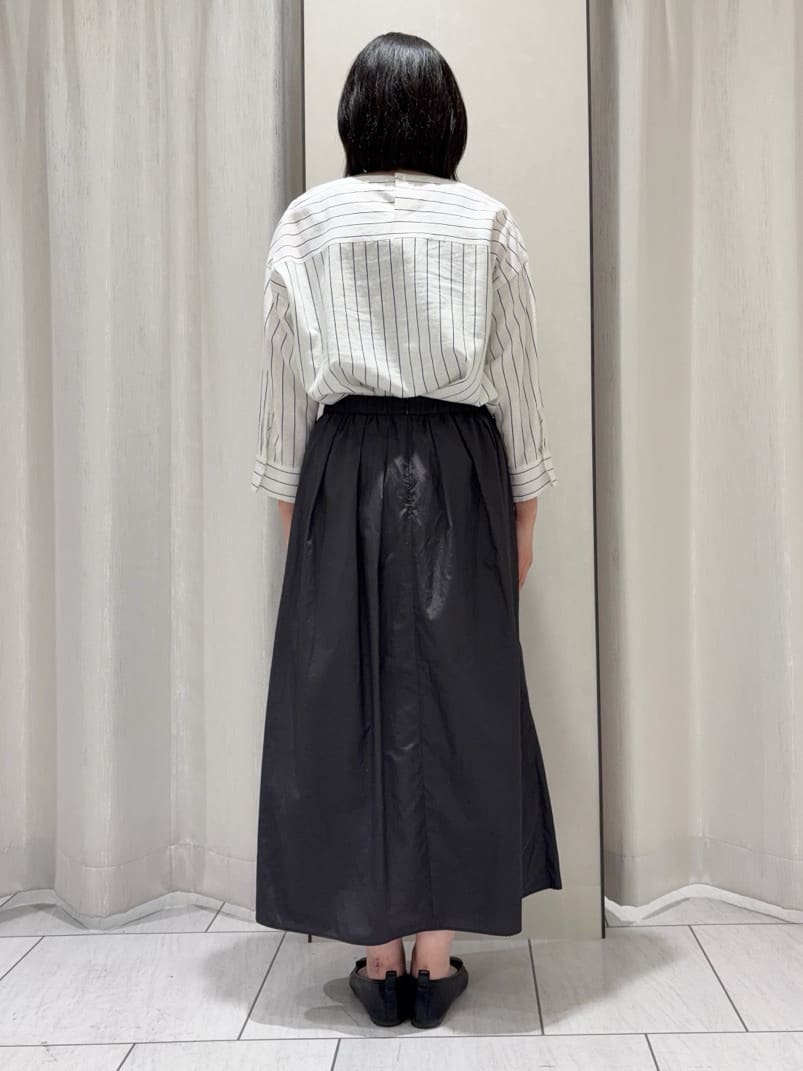 わたなべさんの「UNTITLED｜◆【セットアップ可/ウエストゴム】シャイニータイプライタースカート」を使ったコーディネート
