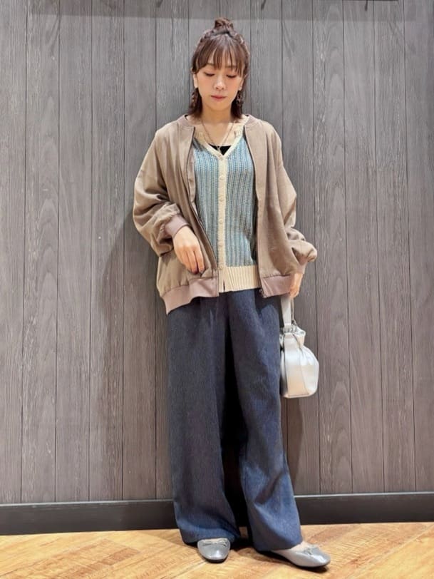 meiさんの「SHOO･LA･RUE｜【洗濯機可/S-LL】さらっと快適　麻調ゆるリブブルゾン」を使ったコーディネート