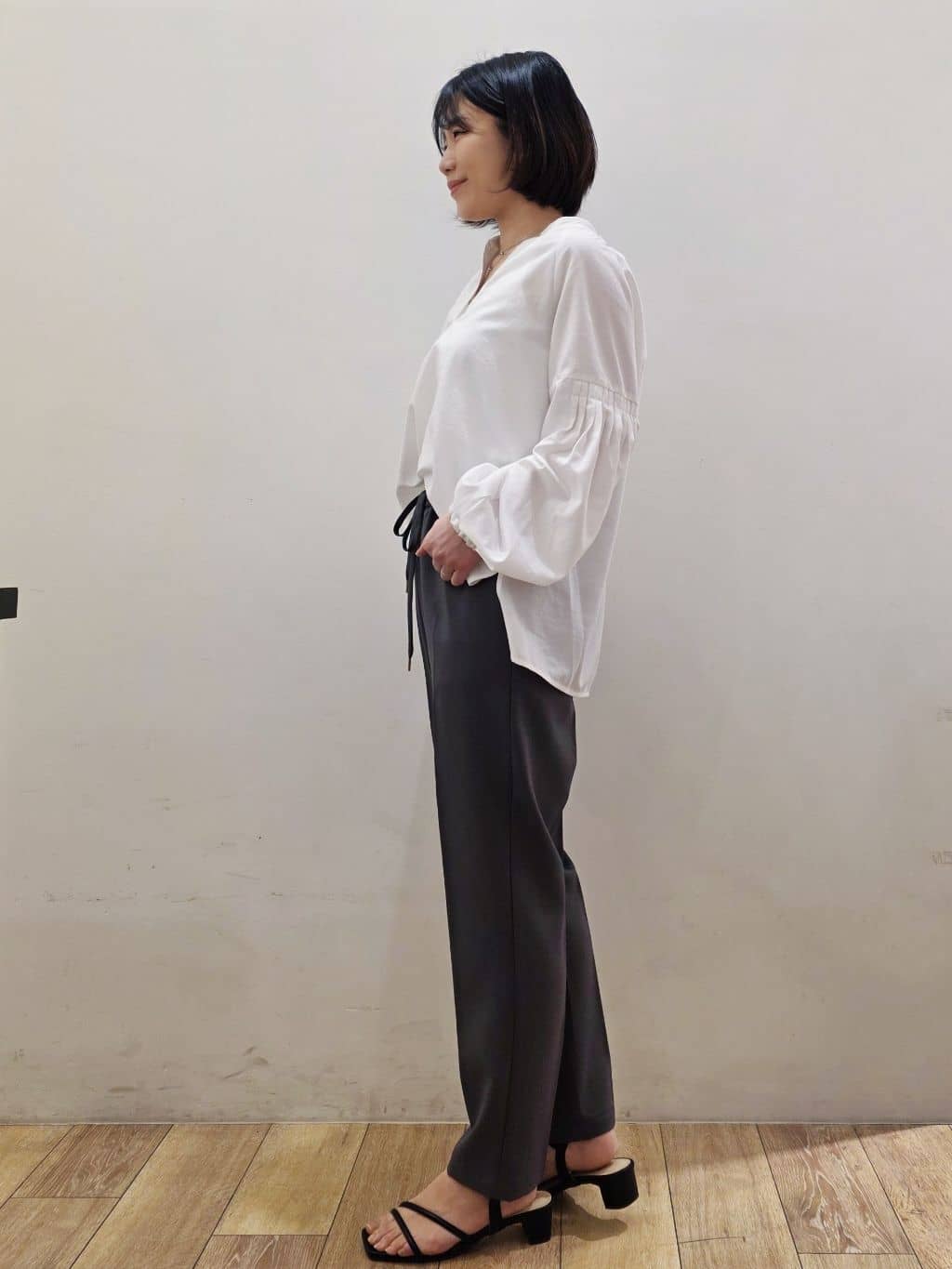 yuyuさんの「OPAQUE.CLIP｜スキッパーボリュームスリーブブラウス【洗濯機OK】」を使ったコーディネート