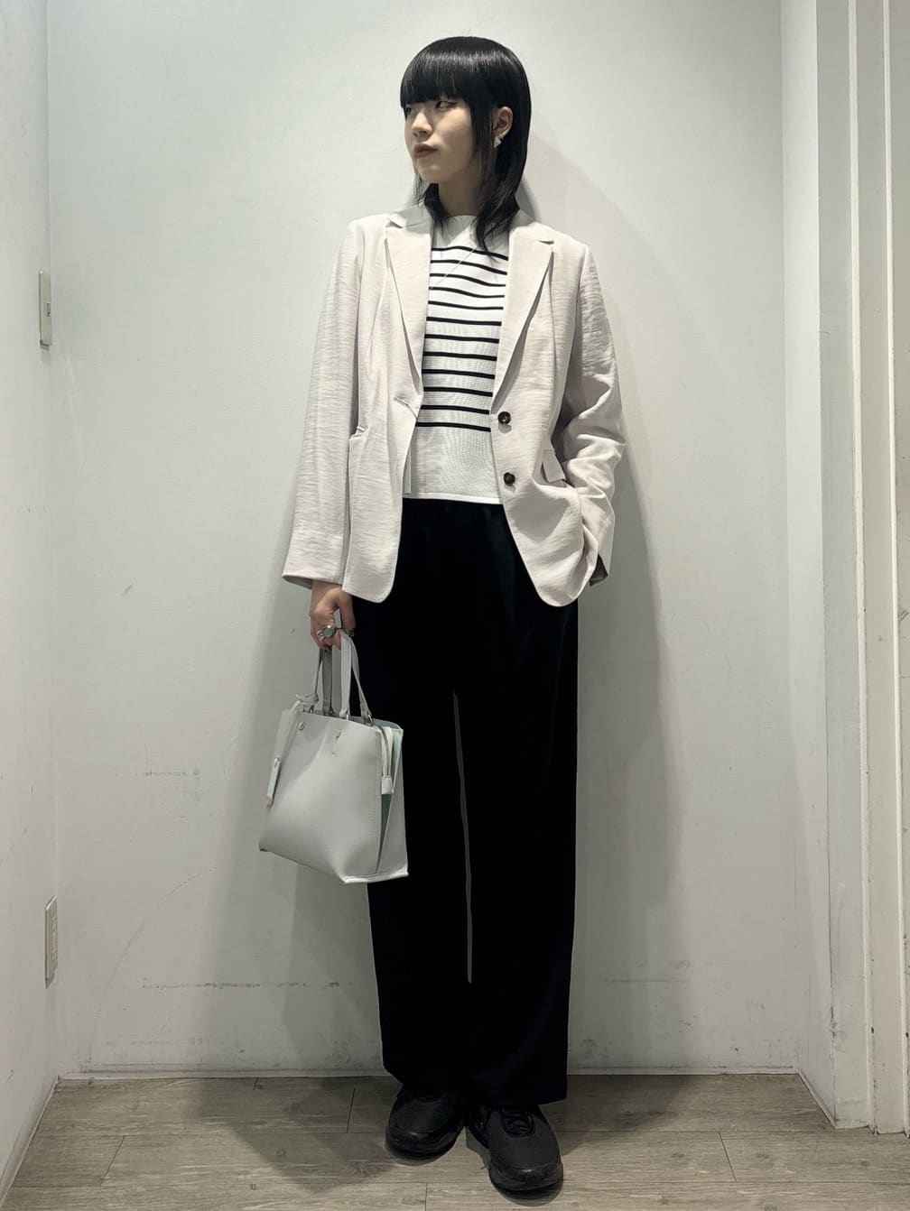 くっしーさんの「OPAQUE.CLIP｜立体デザインピアス」を使ったコーディネート