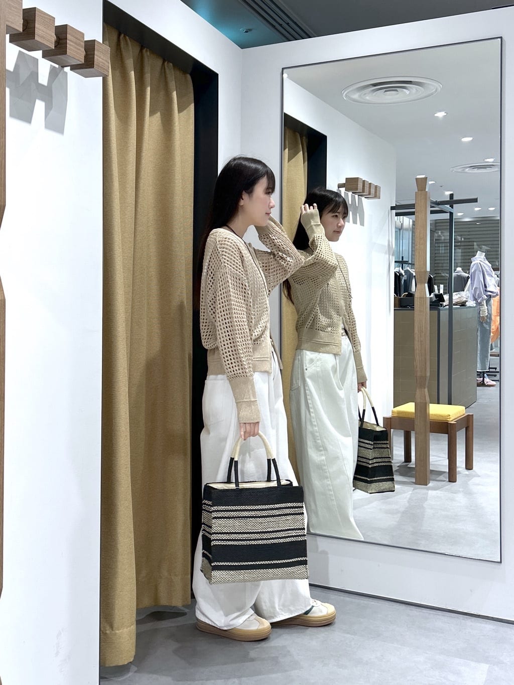 Renoさんの「INDIVI｜クルーネックメッシュカーディガン」を使ったコーディネート