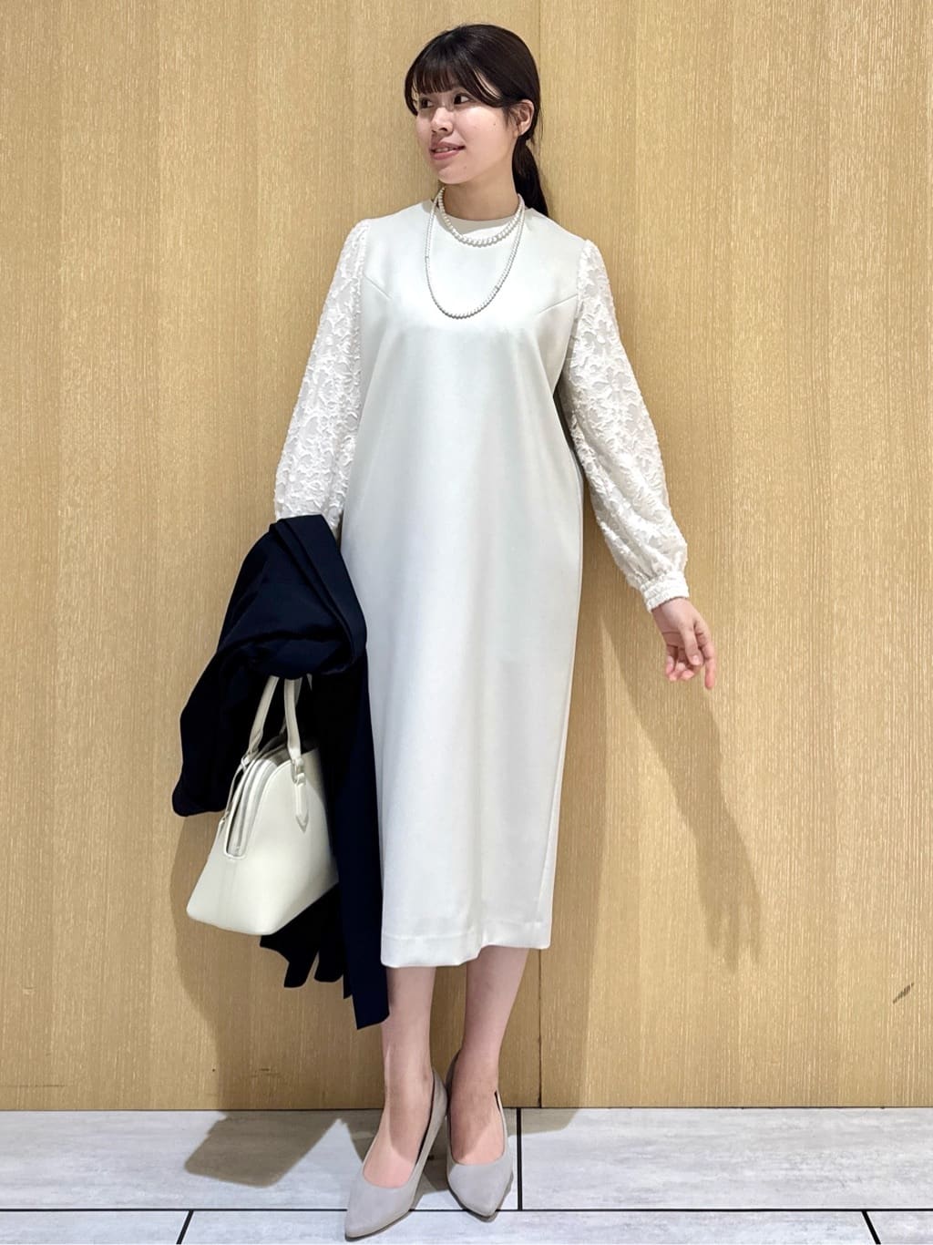nanaさんの「UNTITLED｜◆【お呼ばれドレス/洗える】カットジャカードスリーブ ワンピース」を使ったコーディネート
