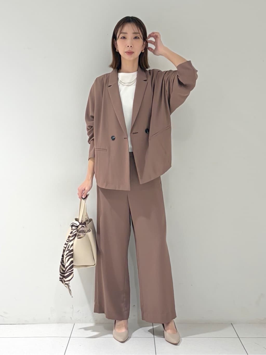 shioriさんの「INDIVI｜【接触冷感／透湿／着る日傘】ドルマンダブルジャケット」を使ったコーディネート