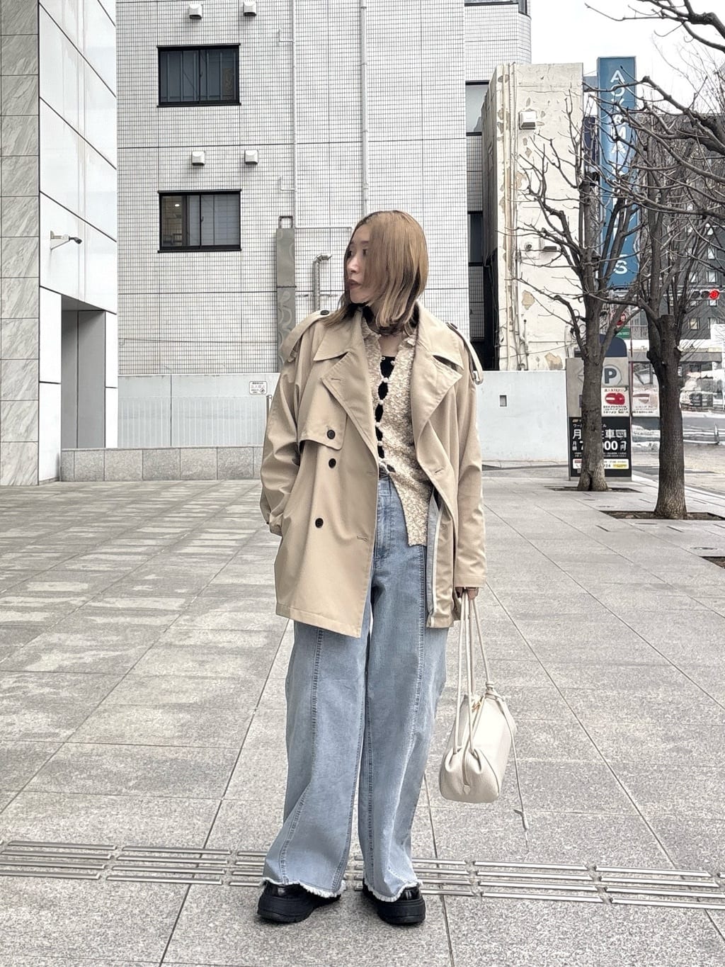 kotakiさんの「INDIVI｜【撥水】ボンディングショートトレンチ」を使ったコーディネート