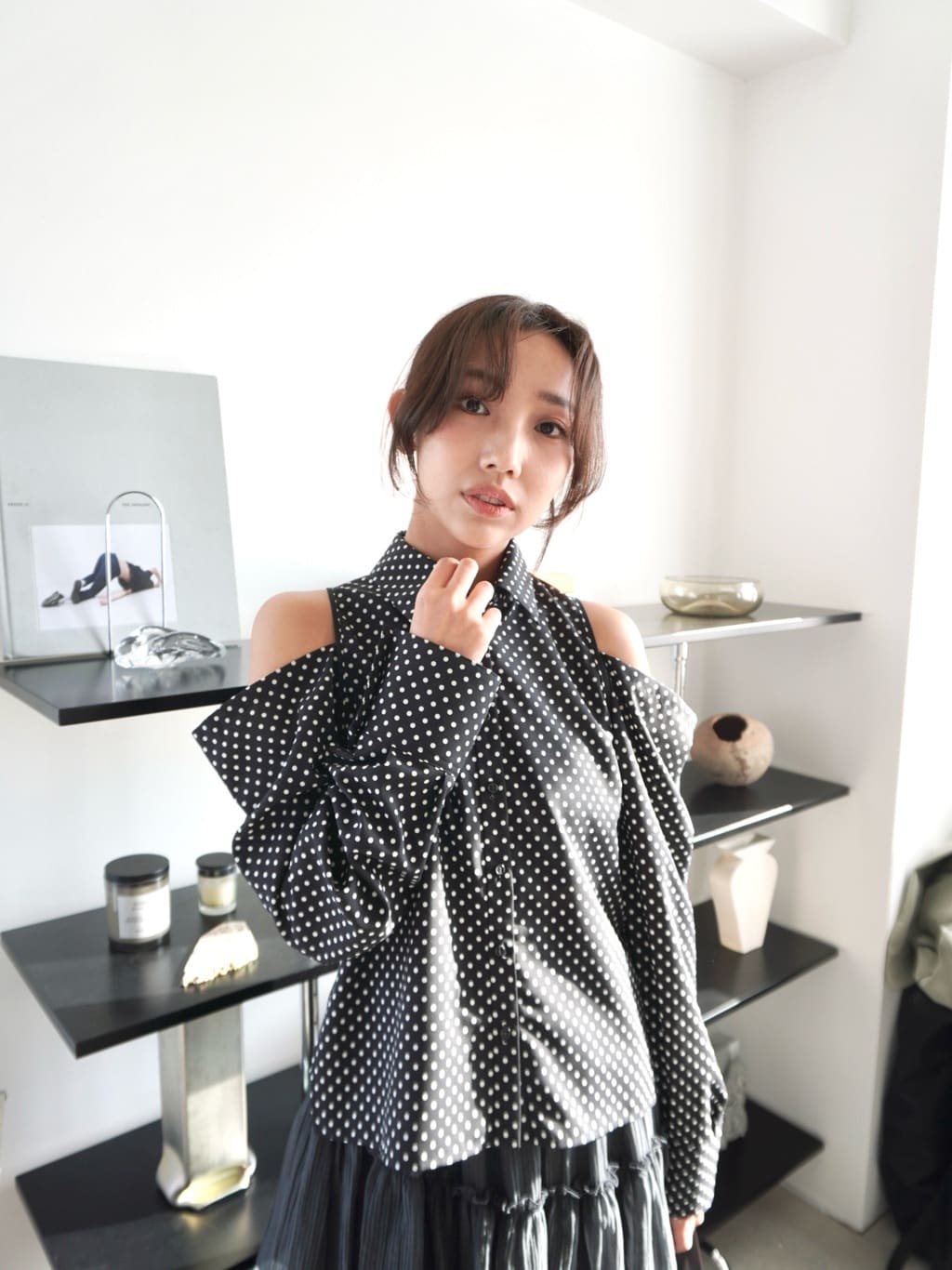 CODE A 本部スタッフさんの「CODE A｜dots open shoulder shirts」を使ったコーディネート