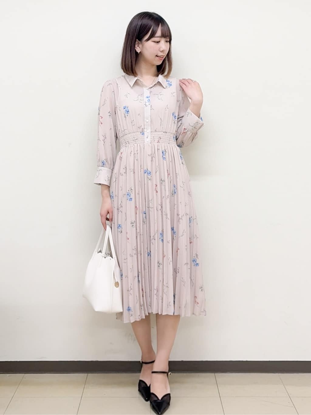 yurinaさんの「index｜衿付き花柄プリーツフレアワンピース【洗濯機OK／イージーアイロン】」を使ったコーディネート