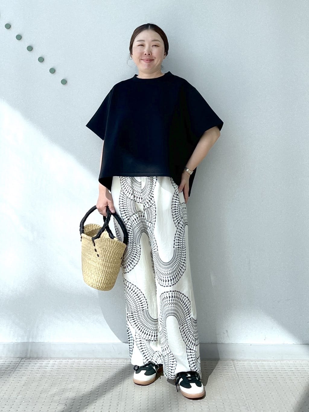 Soeさんの「DRESSTERIOR｜COGTHEBIGSMOKE（コグザビッグスモーク）JEMMA Tシャツ」を使ったコーディネート