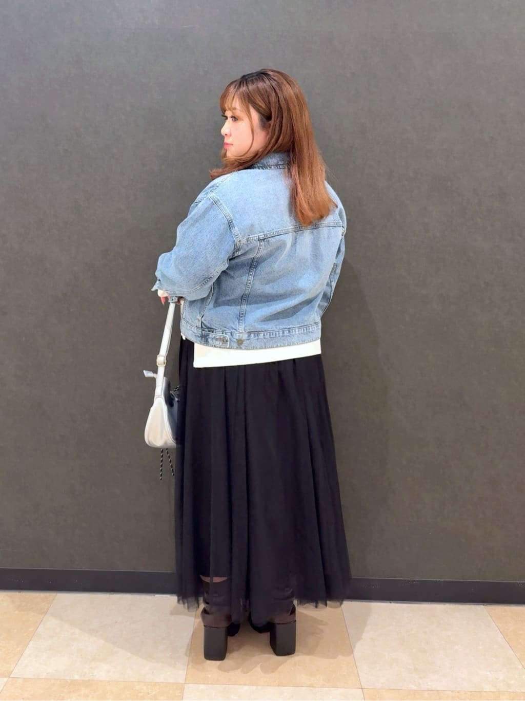 まやさんの「SHOO･LA･RUE｜【SHOO・LA・RUE DENIM】羽織るだけでこなれる　オーバーサイズデニムジャケット」を使ったコーディネート