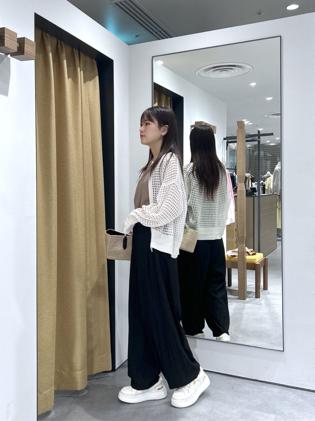 Renoさんの「INDIVI｜クルーネックメッシュカーディガン」を使ったコーディネート