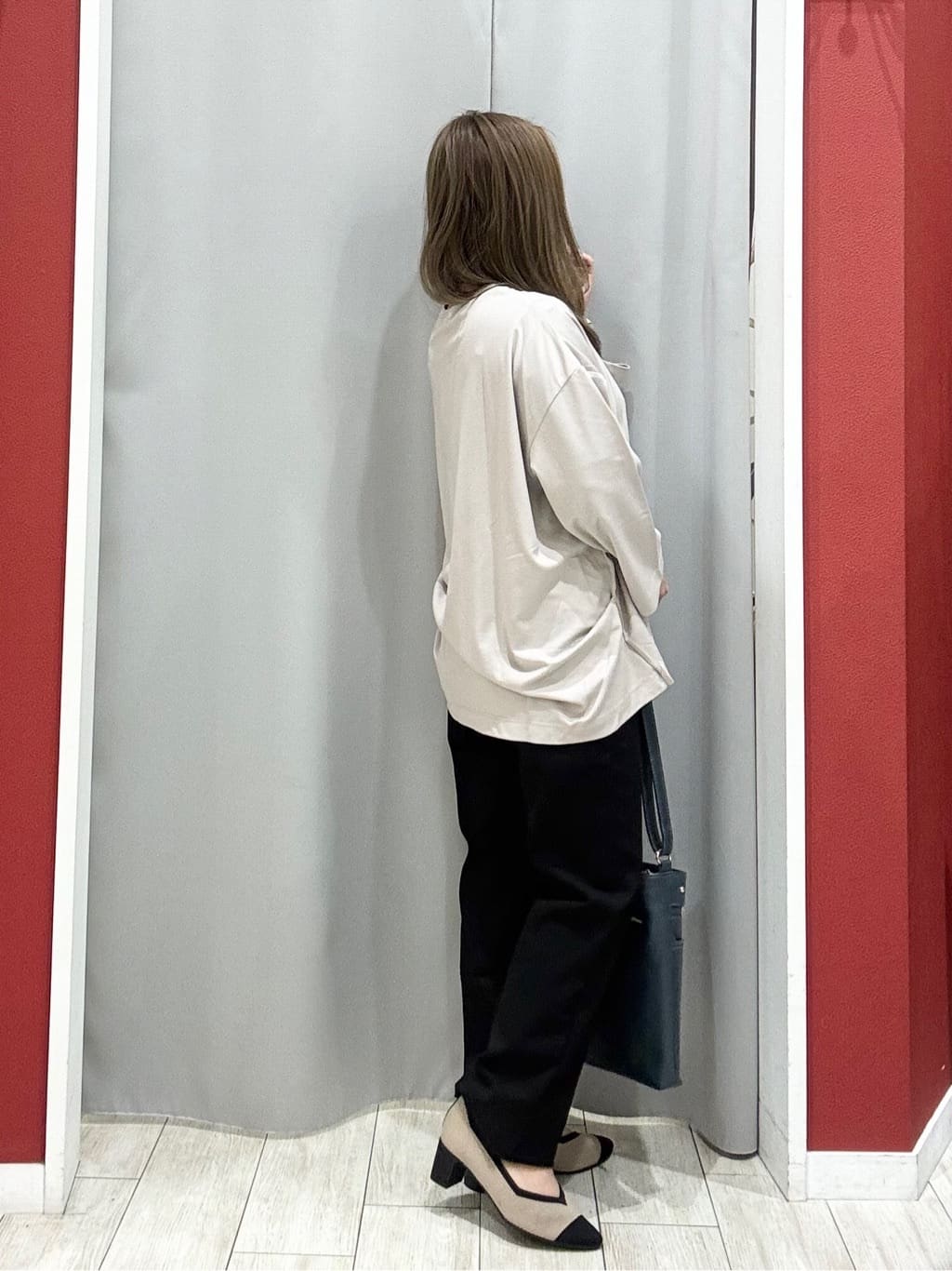 shioさんの「SHOO･LA･RUE｜【UV/体型カバー】とろみフロントタック7分袖ゆるトップス」を使ったコーディネート