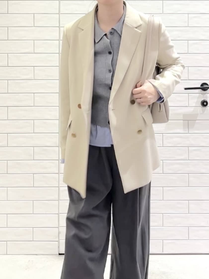 しおりさんの「OPAQUE.CLIP｜金ボタンダブルブレストテーラードジャケット／セットアップ対応【洗える】」を使ったコーディネート