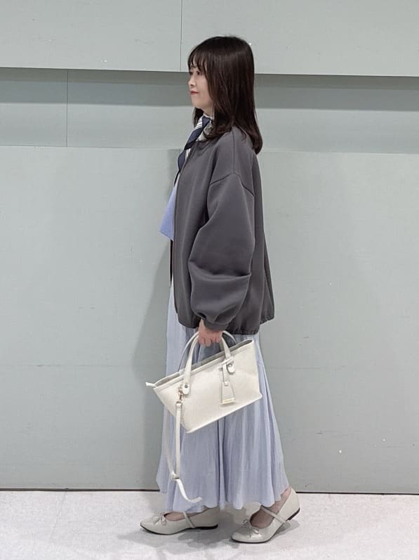 makiさんの「UNTITLED｜【7色展開/洗える/程よい透け感】ドライタッチVネックニット」を使ったコーディネート