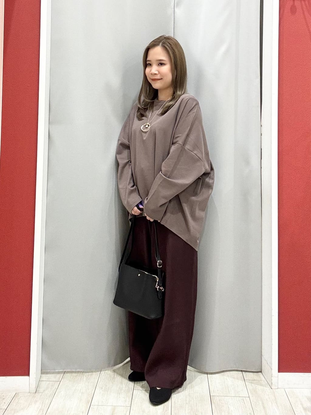 shioさんの「SHOO･LA･RUE｜【洗濯機可/S-LL】大きめポケットが目を引く さらさらイージーワイドベイカーパンツ」を使ったコーディネート