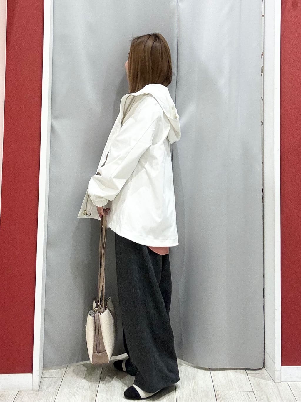 shioさんの「SHOO･LA･RUE｜【着丈選べる/体型カバー/洗濯機可】さらさらとろん ドルマンブラウス」を使ったコーディネート