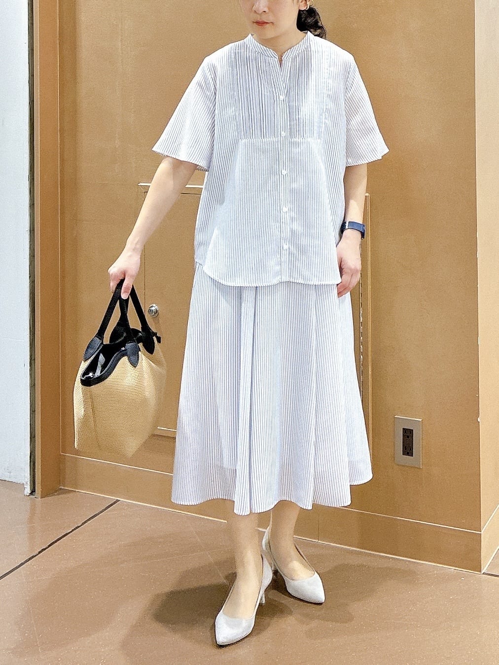 hattoriさんの「INDIVI｜【接触冷感/洗える】シアーシャンブレーピンタックブラウス」を使ったコーディネート