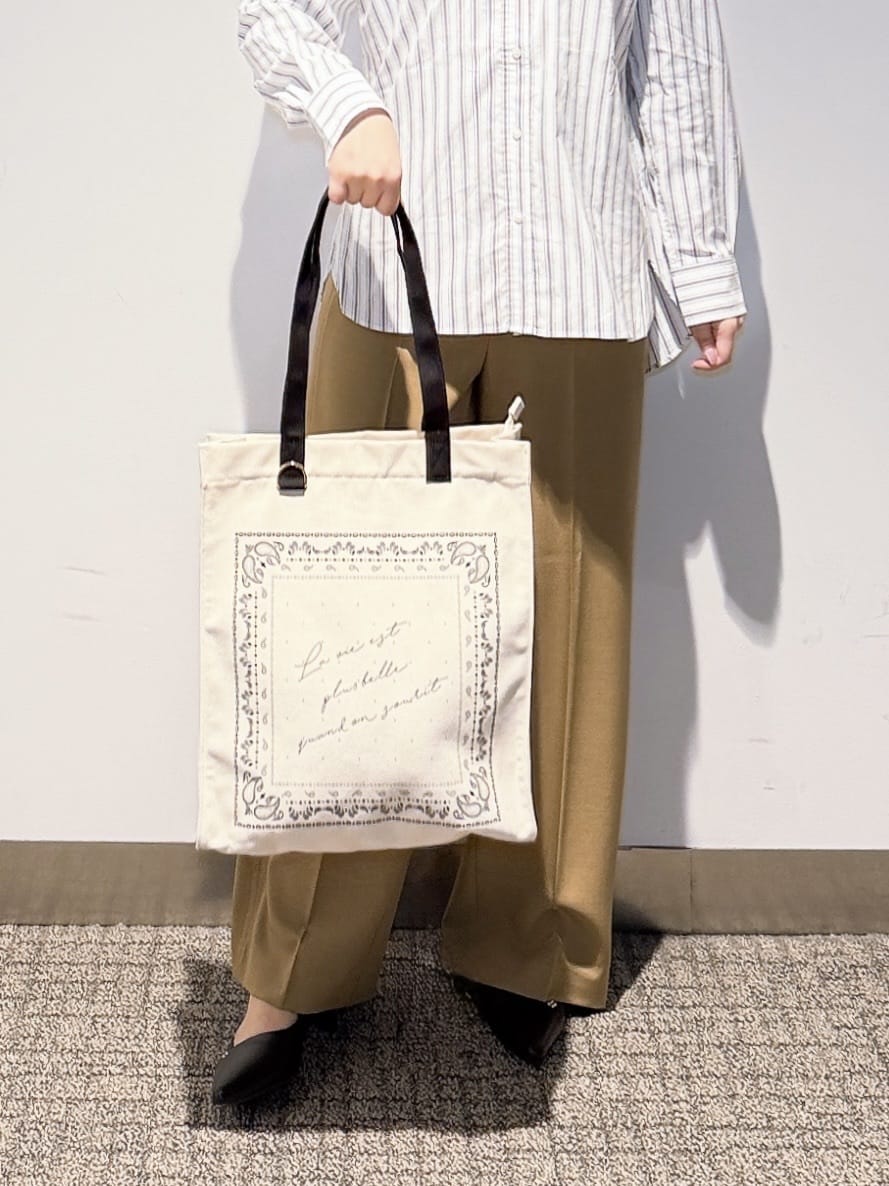 みーさんの「grove｜羽織としても大活躍！驚きの伸びを備えたコットンナイロンストレッチシャツ」を使ったコーディネート