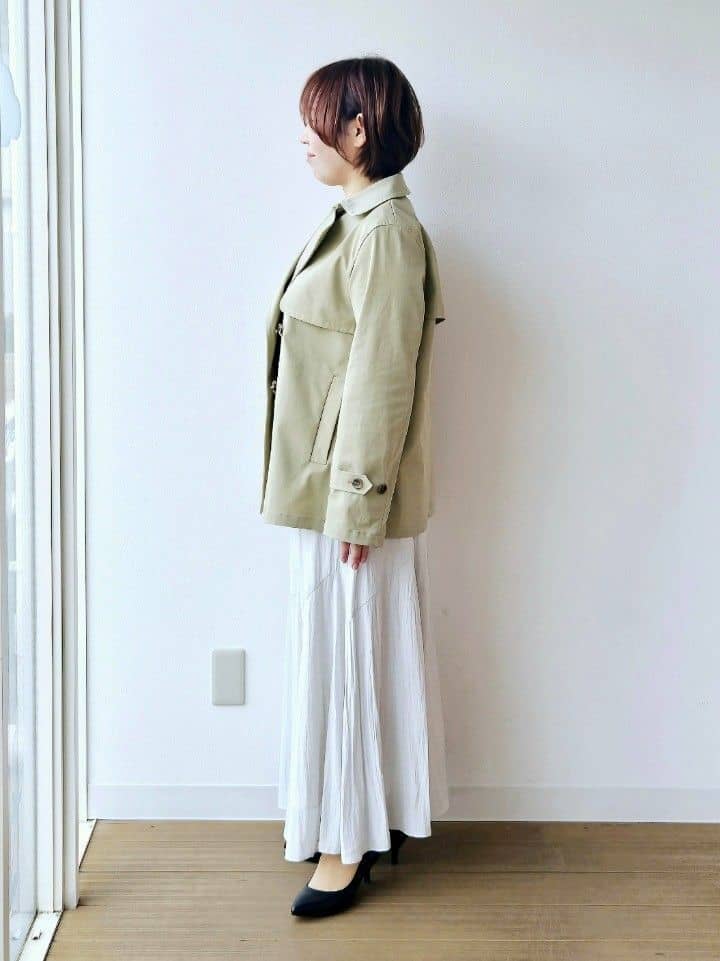 やじまさんの「UNTITLED｜【定番人気/はっ水/洗える】タスランショートトレンチコート」を使ったコーディネート