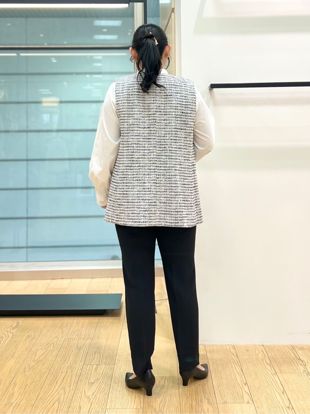 shimaさんの「INDIVI｜【2点セット／洗える】ツイードジレ＆ボウタイブラウス」を使ったコーディネート