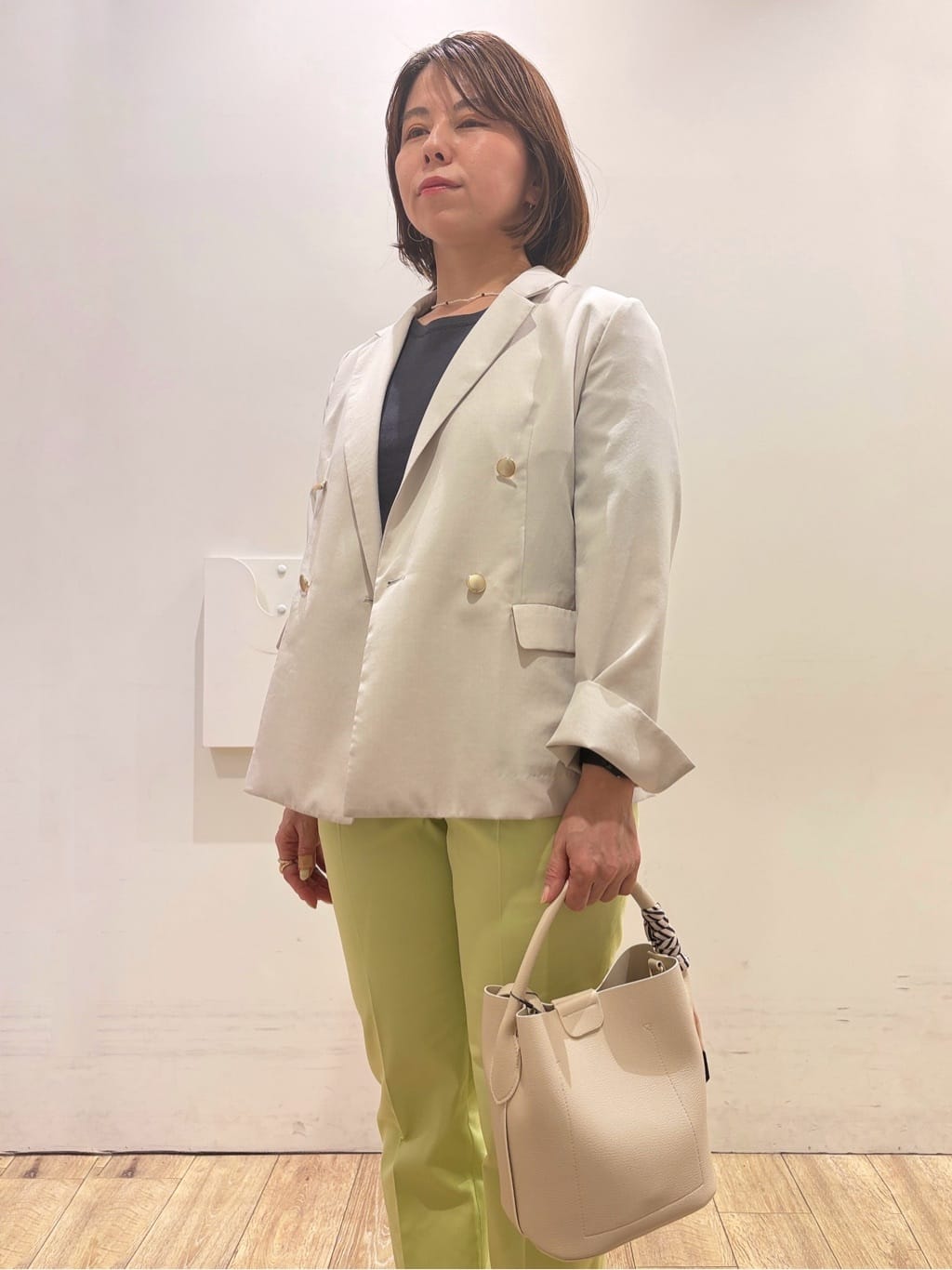 YUKOさんの「index｜ギャザーチュールスリーブニット【洗濯機OK／抗ピル】」を使ったコーディネート