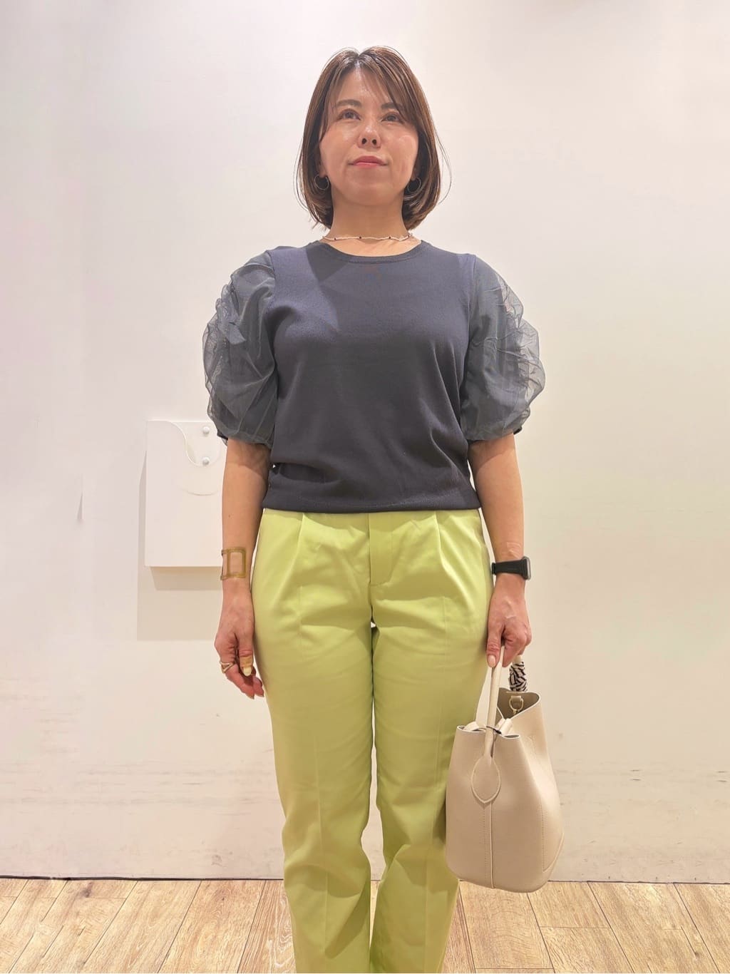 YUKOさんの「index｜ギャザーチュールスリーブニット【洗濯機OK／抗ピル】」を使ったコーディネート