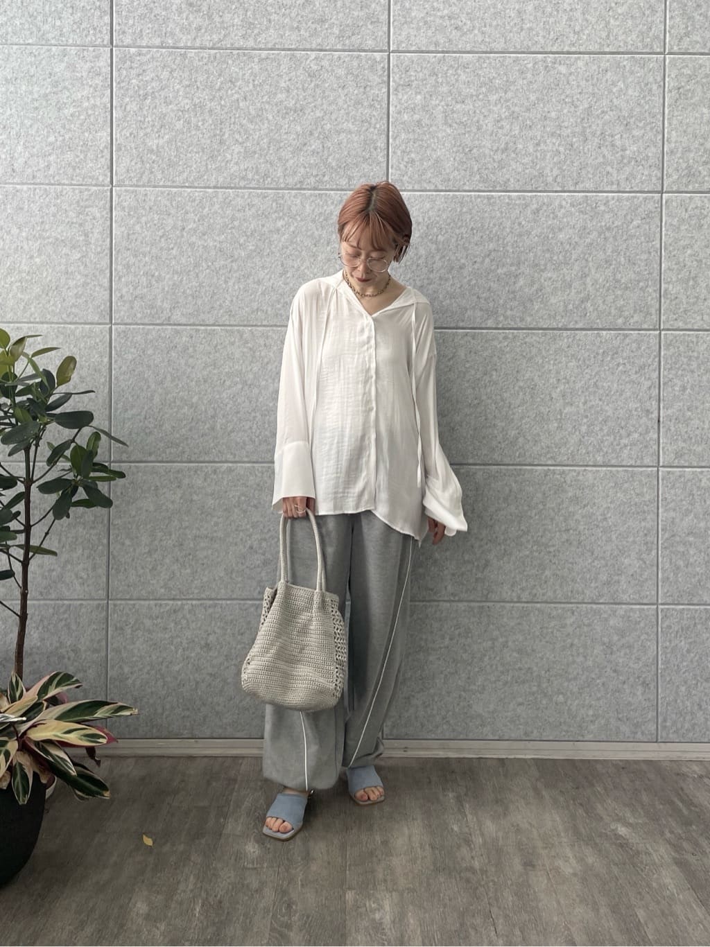 mikuさんの「INDIVI｜【一部店舗限定】シアーフードオーバーシャツ」を使ったコーディネート