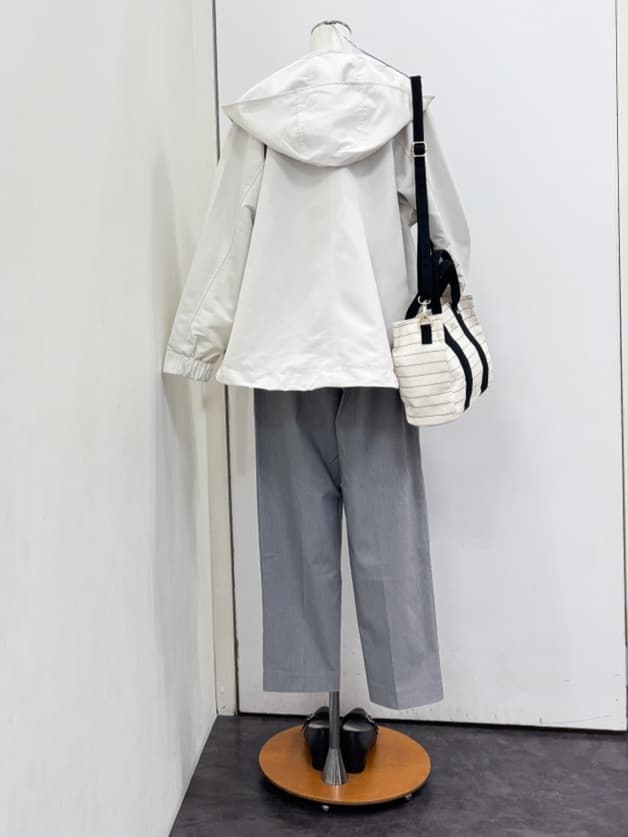 yukariさんの「grove｜【撥水】きれいめに着こなせるマウンテンパーカ」を使ったコーディネート