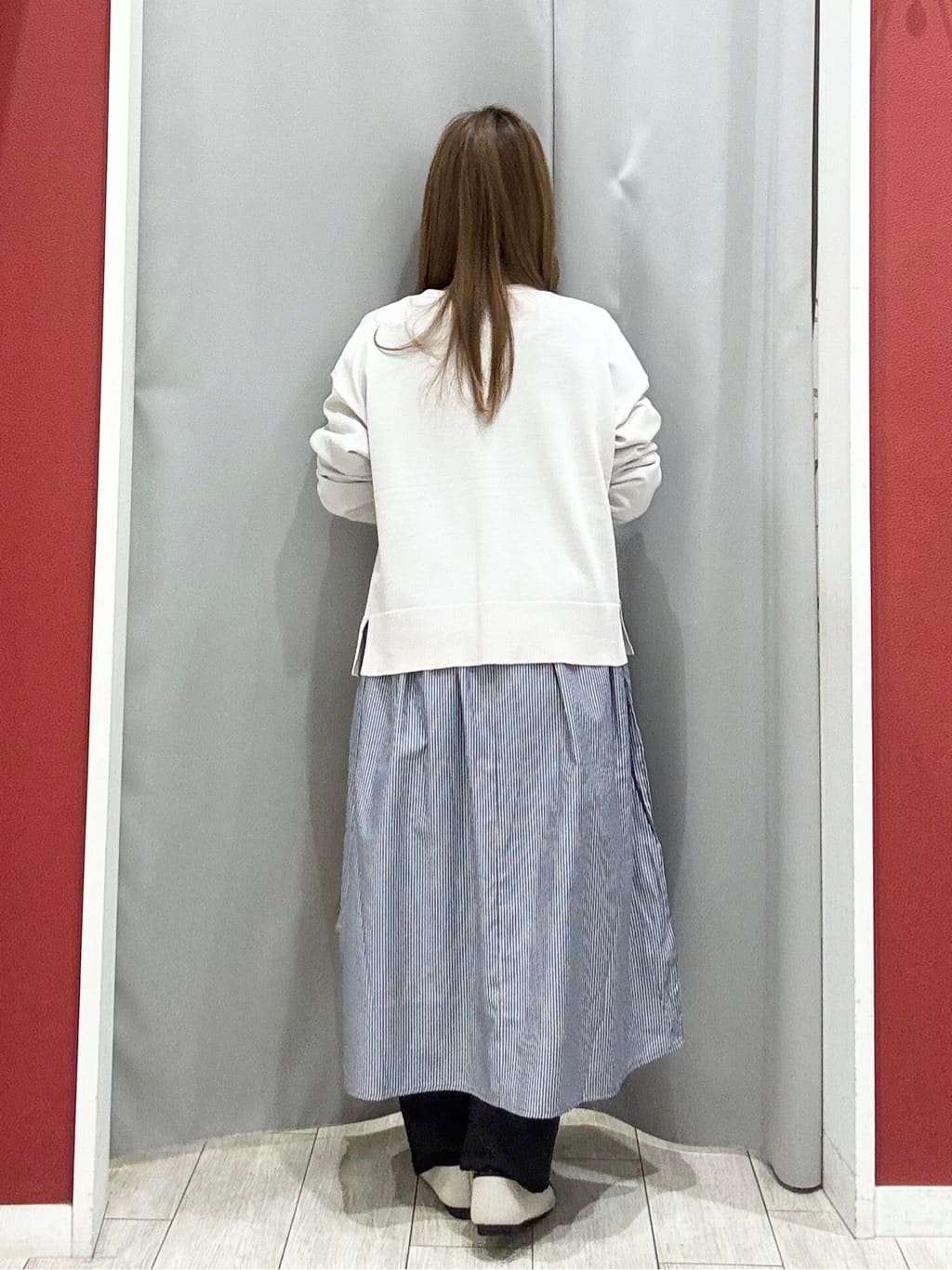 shioさんの「SHOO･LA･RUE｜【洗濯機可/UV】さらっとしたタッチが心地よい ショート丈 Vネックカーディガン」を使ったコーディネート