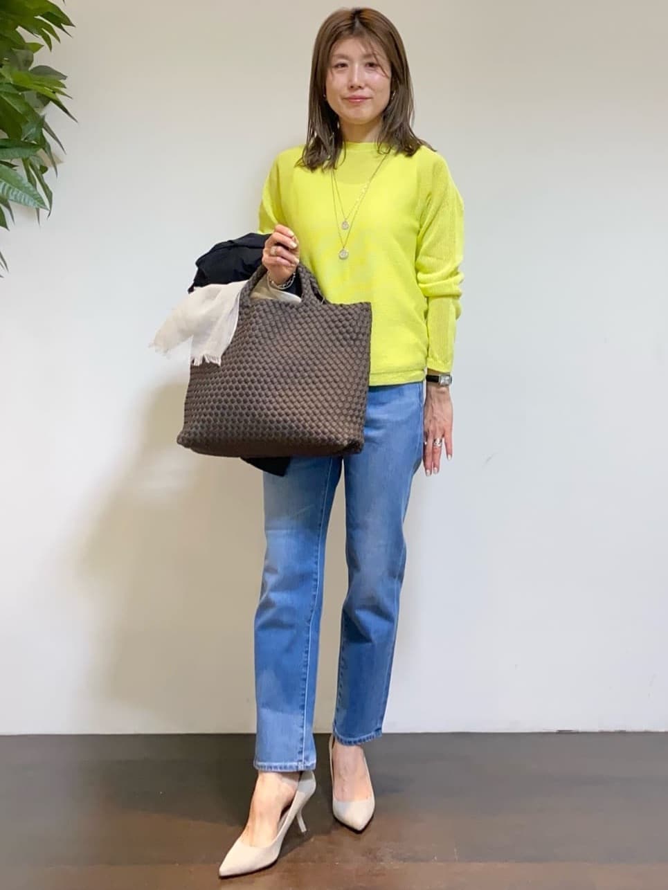 tomoさんの「UNTITLED｜【8色展開/程よい透け感】ドライタッチボートネックニット」を使ったコーディネート
