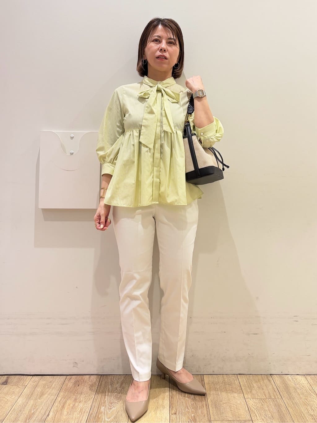 YUKOさんの「index｜ペプラムブラウス／ボウタイ取り外し可【洗濯機OK／イージーアイロン／防シワ】《XS～LL／8col》」を使ったコーディネート