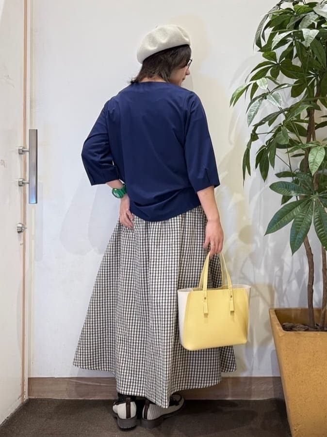misakiさんの「SHOO･LA･RUE｜【セットアップ可/洗濯機可/S-LL】軽やかに揺れる サッカーチェック フレアスカート」を使ったコーディネート