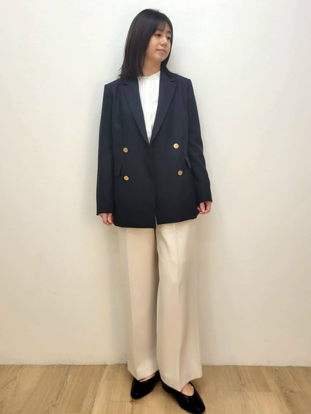 LISAさんの「OPAQUE.CLIP｜金ボタンダブルブレストテーラードジャケット／セットアップ対応【洗える】」を使ったコーディネート
