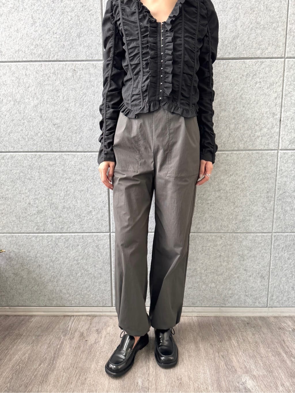 uchi__yamaさんの「CODE A｜dobby ruffle blouse」を使ったコーディネート