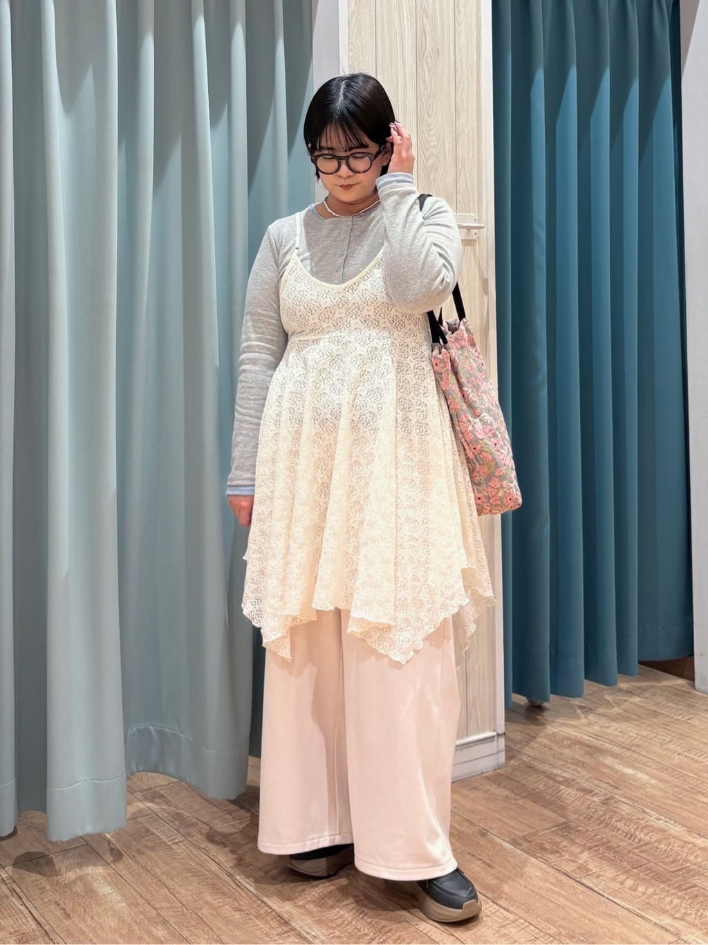 砂糖さんの「SHOO･LA･RUE｜【前後2WAYネック】レイヤードスタイルにおすすめ レースキャミチュニック」を使ったコーディネート
