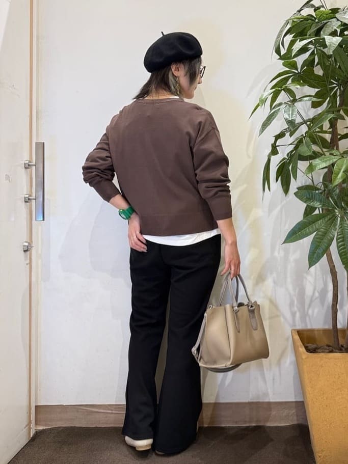 misakiさんの「SHOO･LA･RUE｜【洗濯機可/UV】さらっとしたタッチが心地よい ショート丈 Vネックカーディガン」を使ったコーディネート