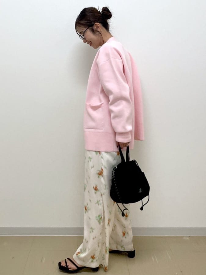 Akiさんの「OPAQUE.CLIP｜ロゴプリントロングTシャツ【洗濯機OK】」を使ったコーディネート