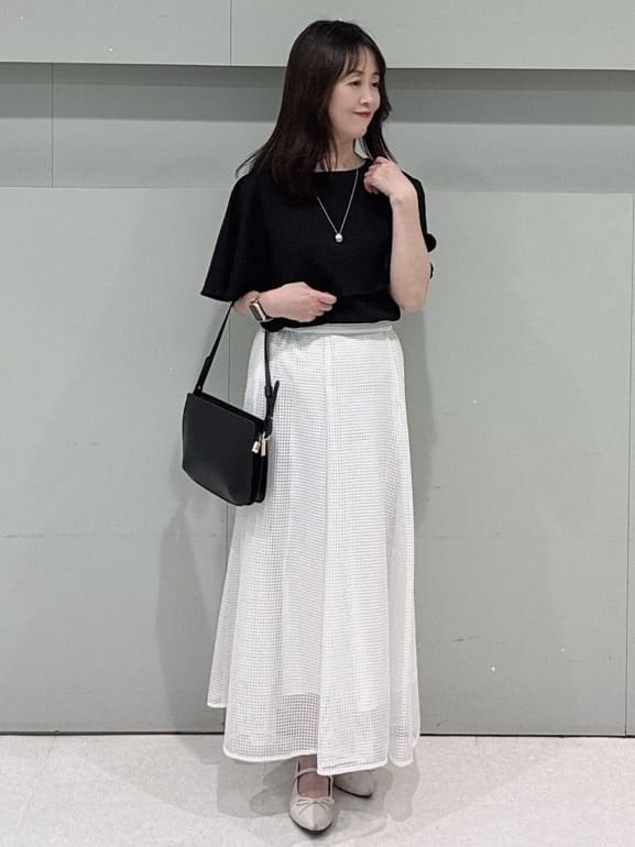 makiさんの「UNTITLED｜【洗える/ストレッチ性/フェミニン】ケープデザインブラウス」を使ったコーディネート